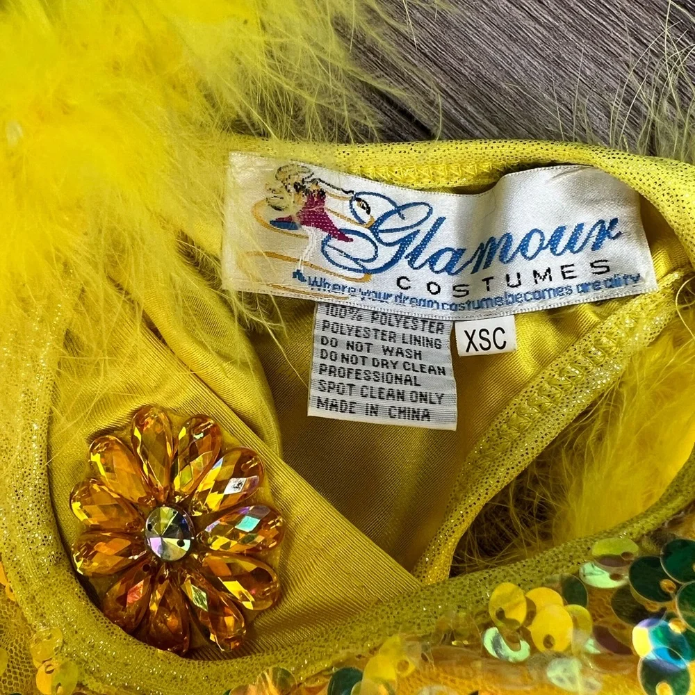 Yellow Feather Glamour Costume - Picture 7 of 7